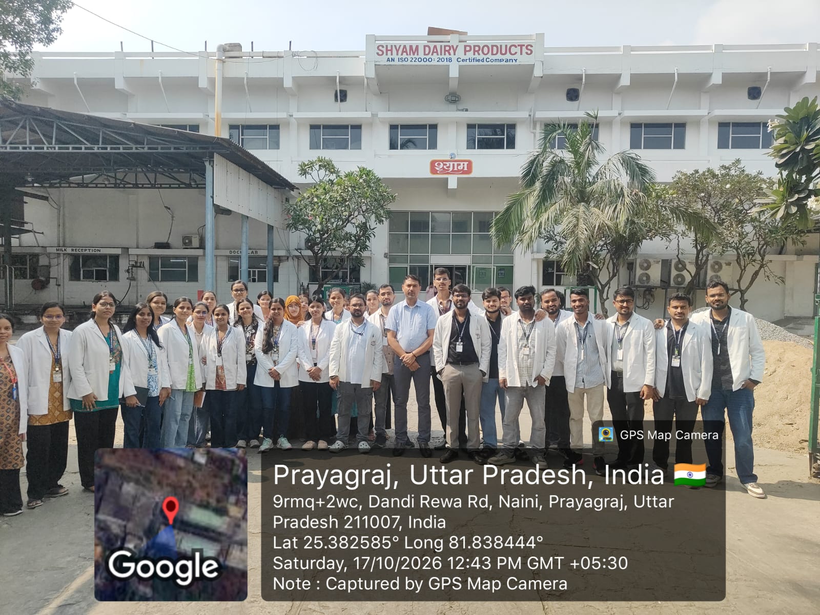 <p>&nbsp;दिनांक 17 अक्टूबर 2026 को राजकीय लाल बहादुर शास्त्री होम्योपैथिक मेडिकल कॉलेज एवं अस्पताल, प्रयागराज के तृतीय वर्ष BHMS (बैच 2023) के विद्यार्थियों हेतु सामुदायिक चिकित्सा विभाग (प्रोफेसर डॉ सुमित शर्मा एवं डॉ शिखा गोपाल) के मार्गदर्शन में श्याम मिल्क डेयरी (Shyam Milk Dairy) का शैक्षणिक भ्रमण आयोजित किया गया।<br />
इस भ्रमण का मुख्य उद्देश्य विद्यार्थियों को दुग्ध उत्पादन, दूध के संग्रहण एवं प्रसंस्करण, स्वच्छता एवं गुणवत्ता नियंत्रण तथा दुग्ध उत्पादों की सुरक्षा संबंधी व्यावहारिक जानकारी प्रदान करना था। इस शैक्षणिक भ्रमण के माध्यम से विद्यार्थियों को सामुदायिक स्वास्थ्य एवं जनस्वास्थ्य के दृष्टिकोण से दुग्ध स्वच्छता और खाद्य सुरक्षा के महत्व को समझाया गया।</p>